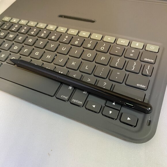 ZAGG Messenger Folio 2 Keyboard Case for iPad 7/8/9th Gen & iPad/Air 3 - Picture 8 of 8